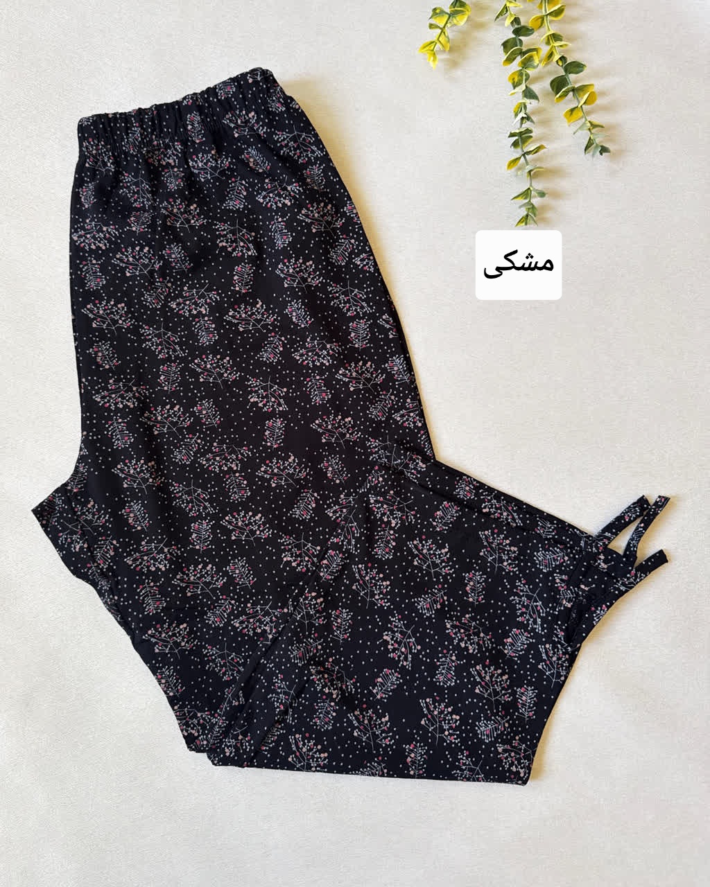 شلوارک گل ریز مرغک دار